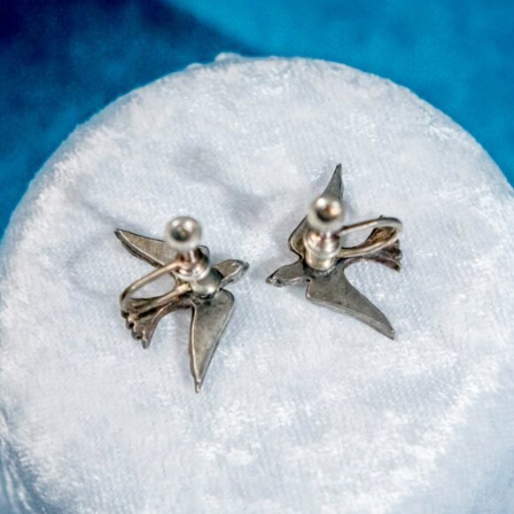 Vintage Sterling Silver Oxidized Bird In Flight Screw Back Earrings - Picture 3 of 4